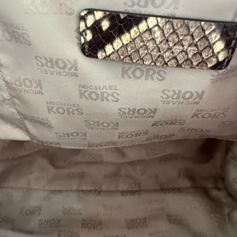 MICHAEL KORS Bedford Pocket Tote Bag in Python  Snakeskin Print with Studs NWOT - Picture 7 of 10
